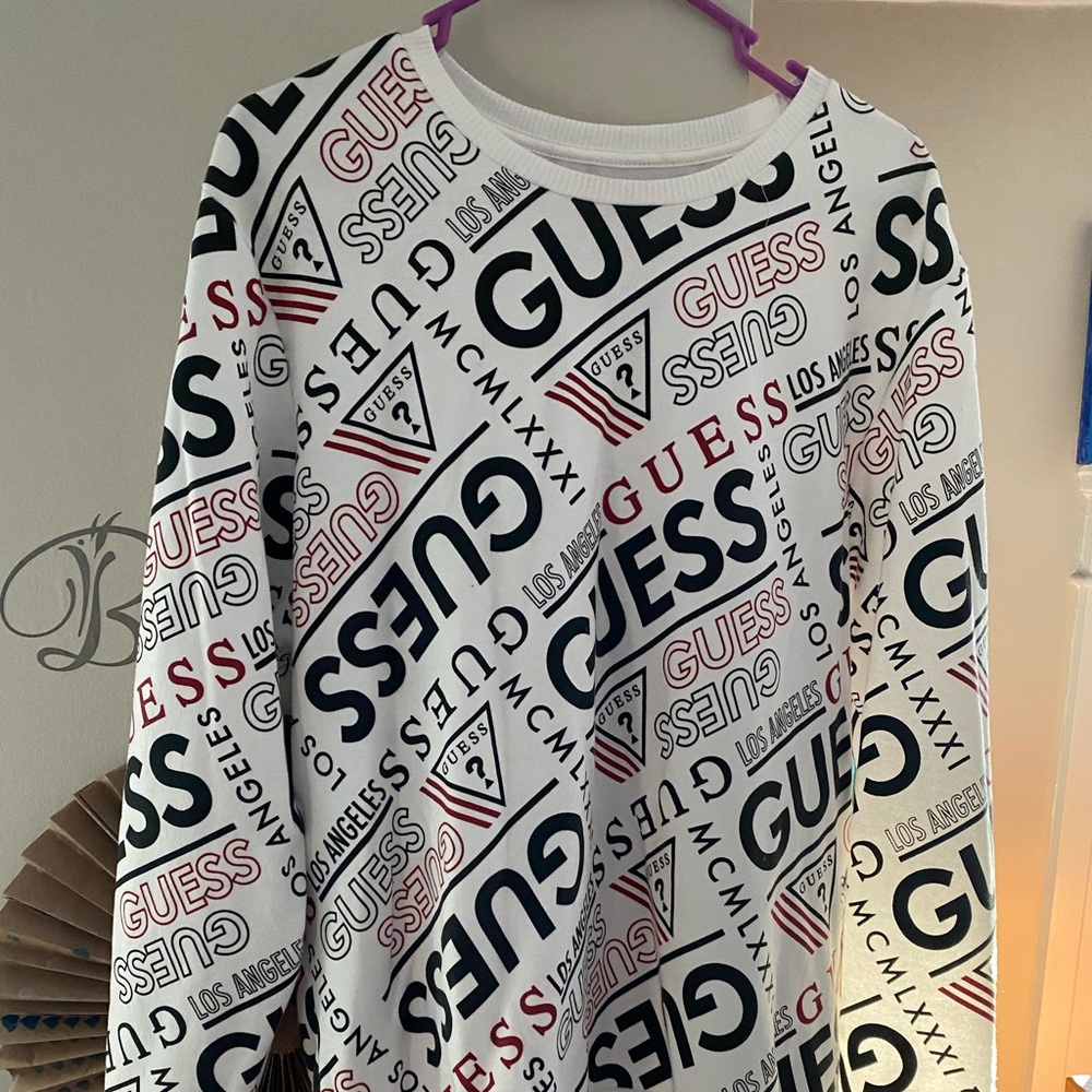 GUESS SWEATER LARGE